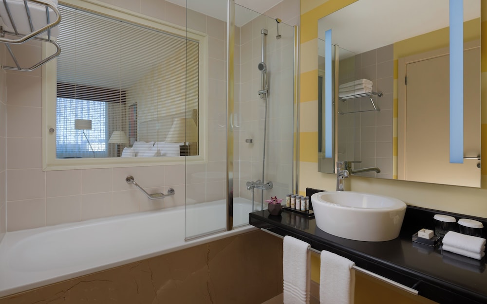 Renaissance Aktau Hotel 63/64