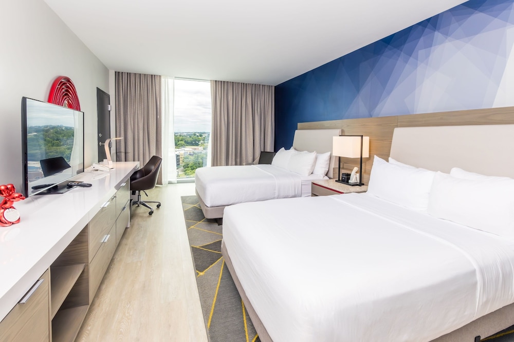The Summit Hotel 26/62