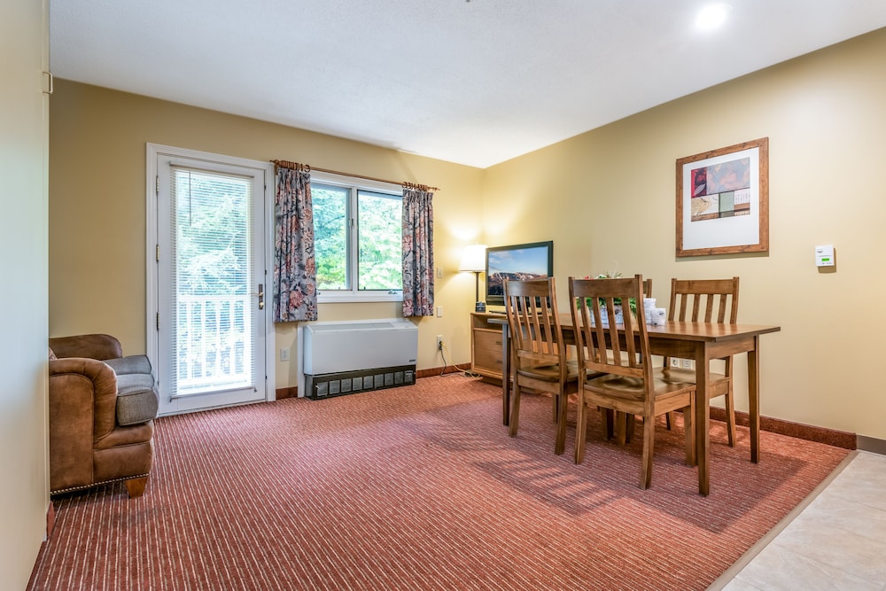 Grand Summit Hotel 25/30
