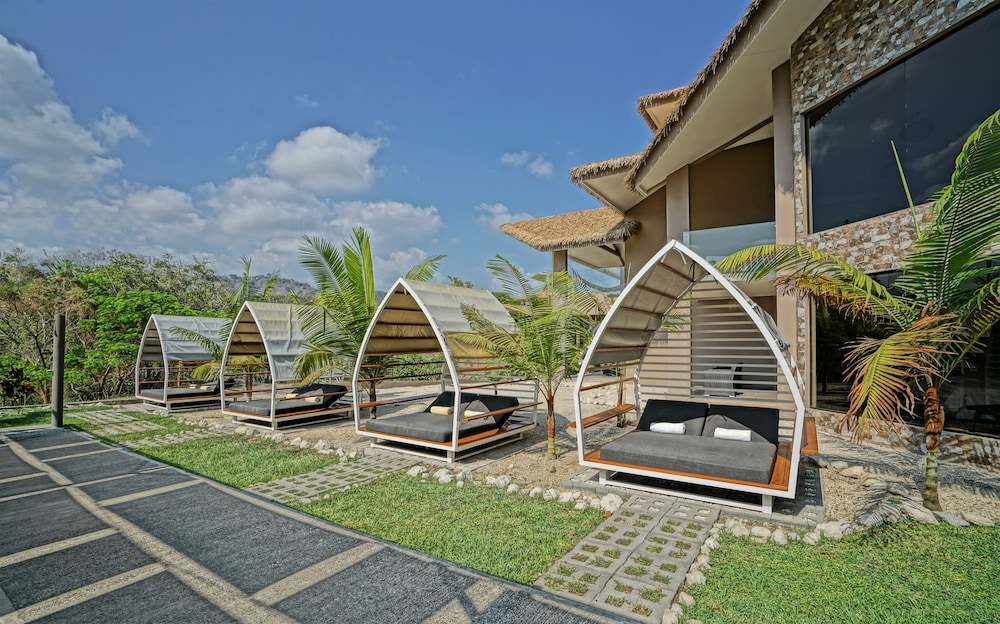 Nammbu Beachfront Bungalows 8/65