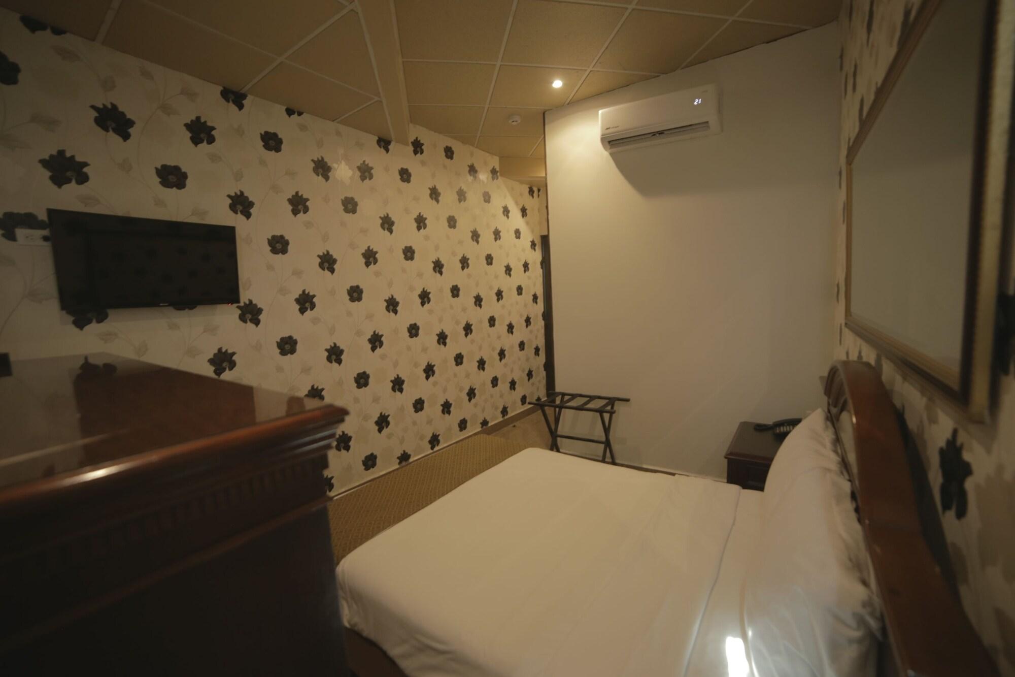 El Regio Hotel 6/17