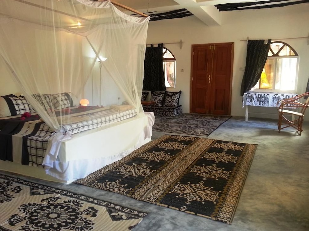 Makuti Beach Bungalows 38/65