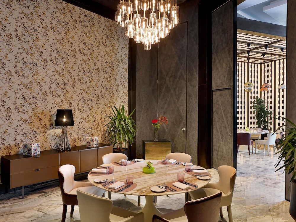 فندق ومركز مؤتمرات سوفيتيل الرياض(Sofitel Riyadh Hotel & Convention Centre) 39/49