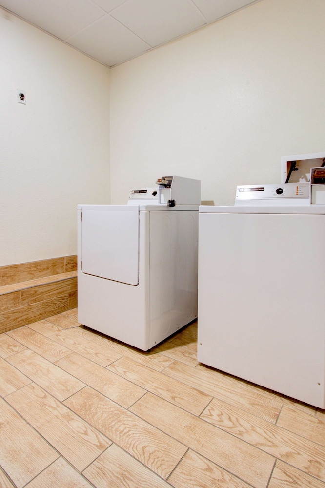 Best Western Firestone Inn & Suites 12/34