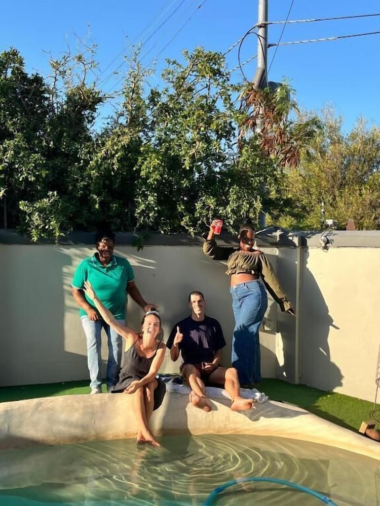 Green Elephant Backpackers 25/47