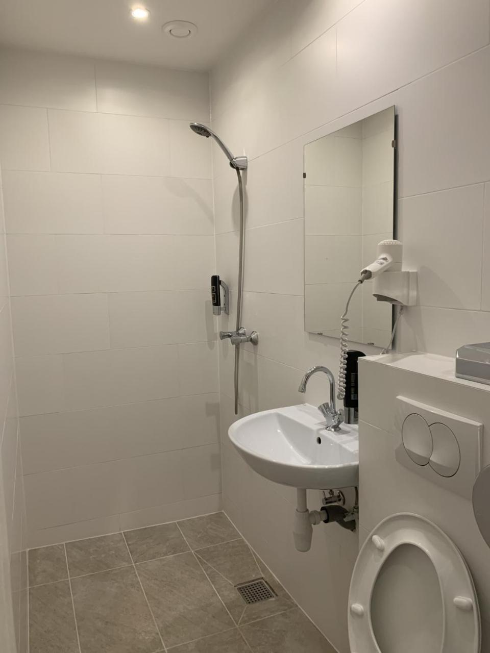 Budget Dam Hotel 28/28