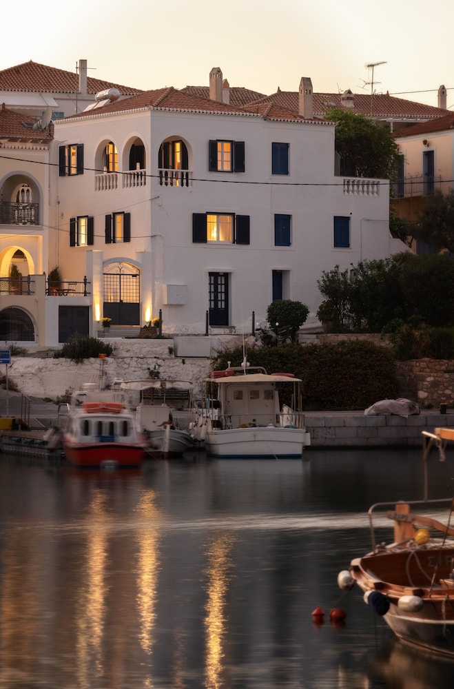 Porto Vecchio Spetses Luxury Suites 34/43