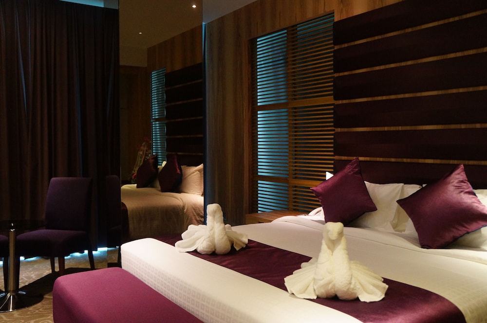 Greens Hotel And Suites 29/65