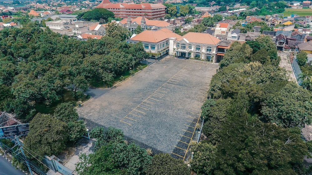 Adhiwangsa Hotel 62/65