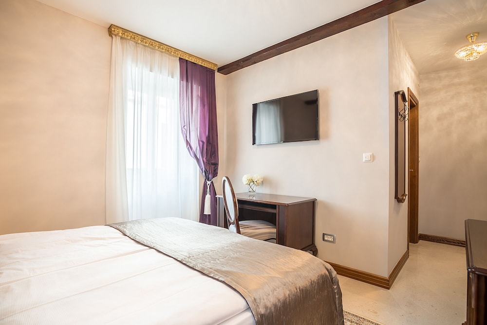 SPLENDIDA PALACE 24/80