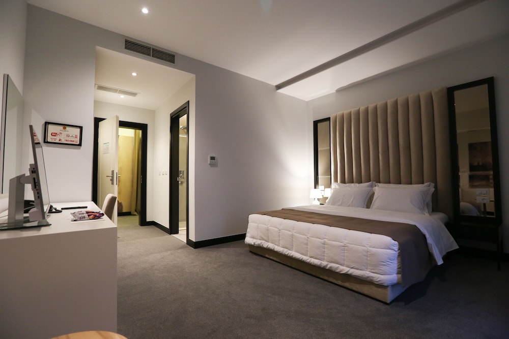 Delta Hotel 11/48