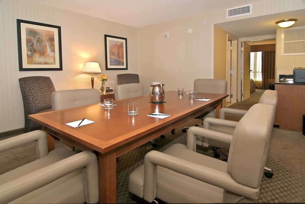 Embassy Suites by Hilton Dulles North Loudoun 56/58