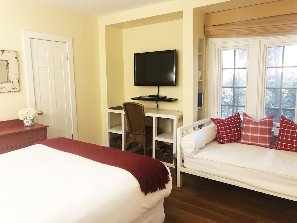 Channel Road Inn, A Four Sisters Inn 7/41