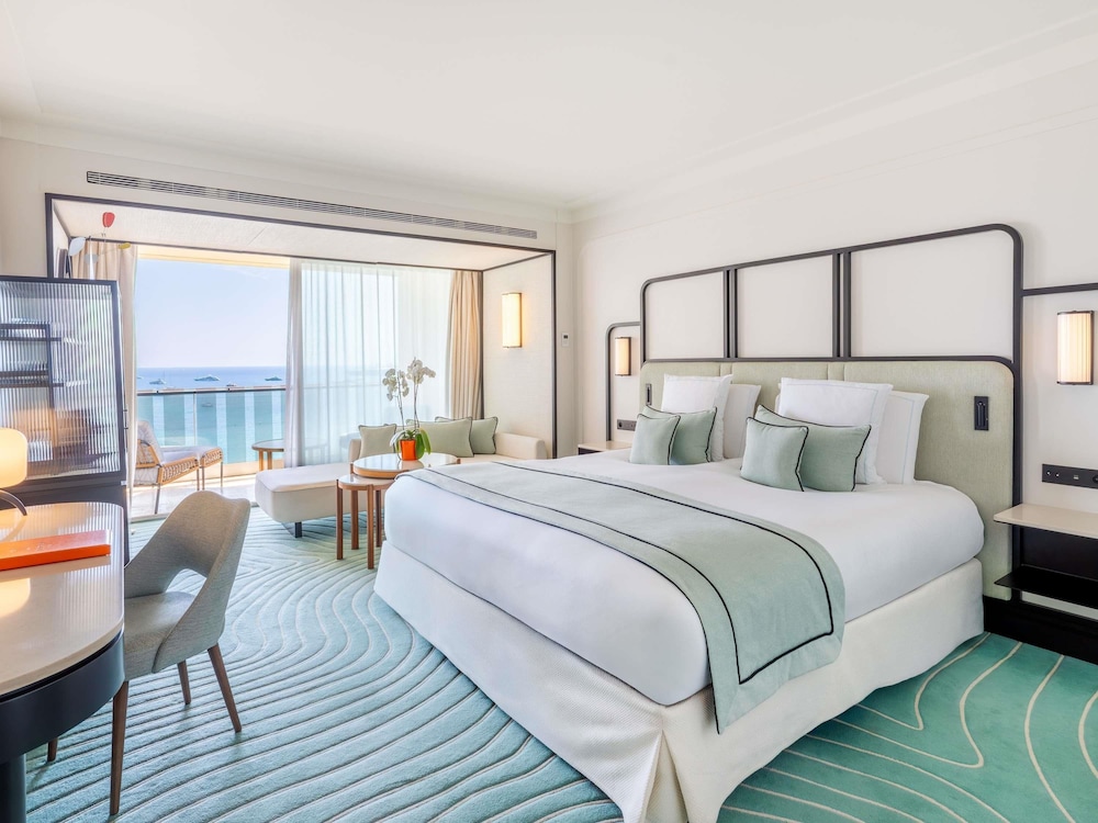 غرفة بريستيج سوبيريور بسرير كينج بإطلالة على البحر بشرفة، Mondrian Cannes 3/10