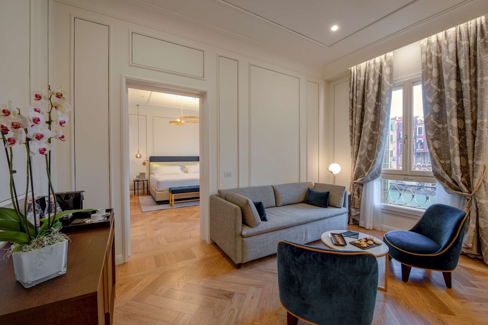 H10 Palazzo Canova 48/75