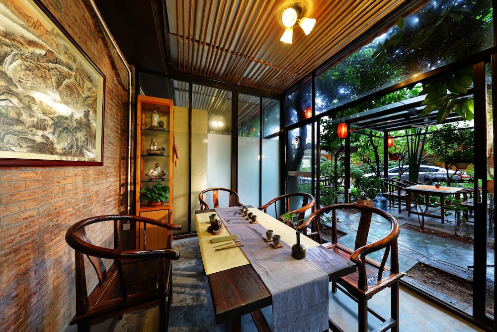 Royal Garden Hotel 32/39