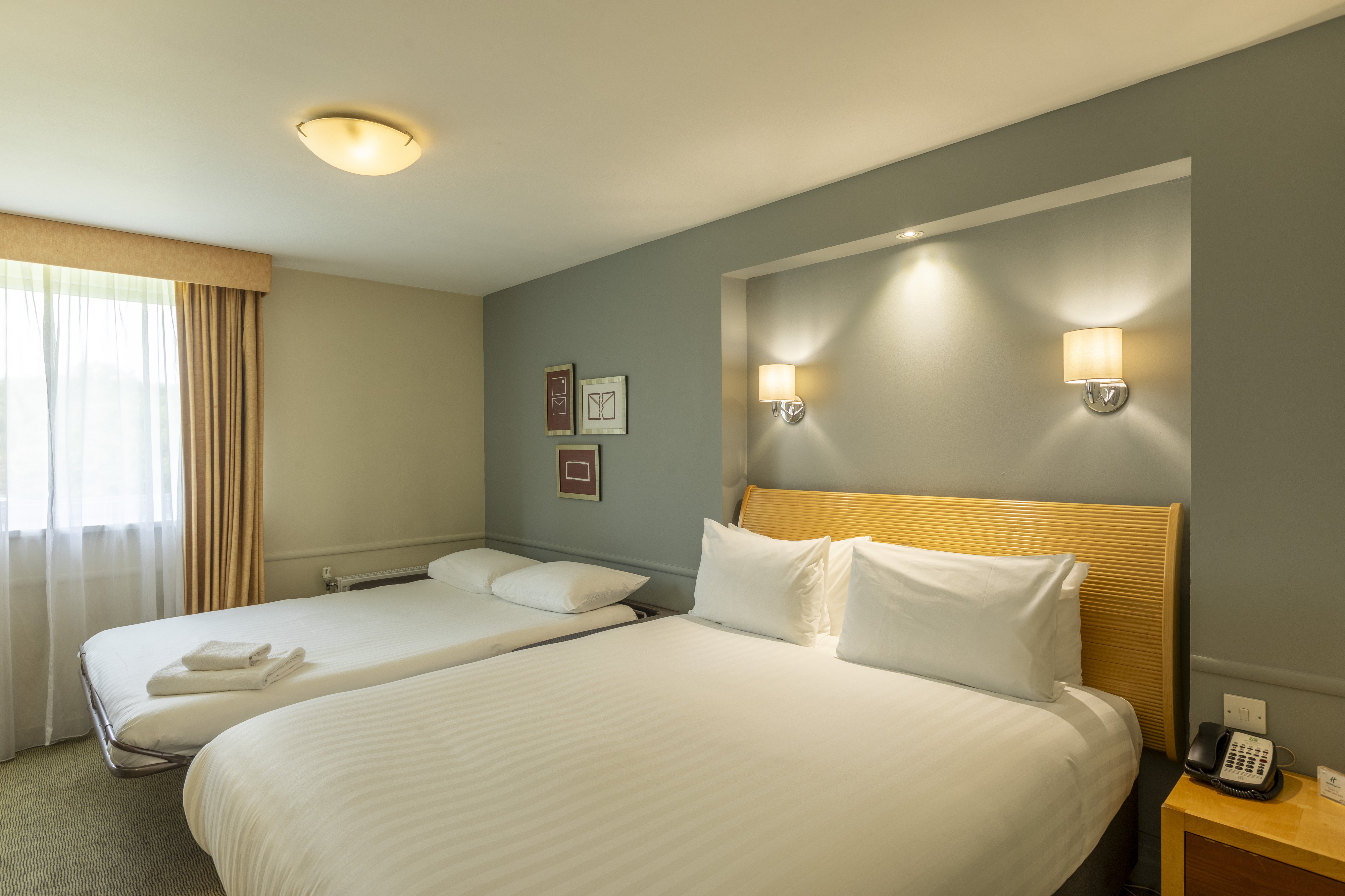 HOLIDAY INN BRENTWOOD M25, JCT 28 21/74