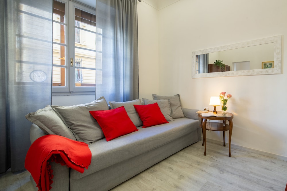 Central Station Apartment 9/17