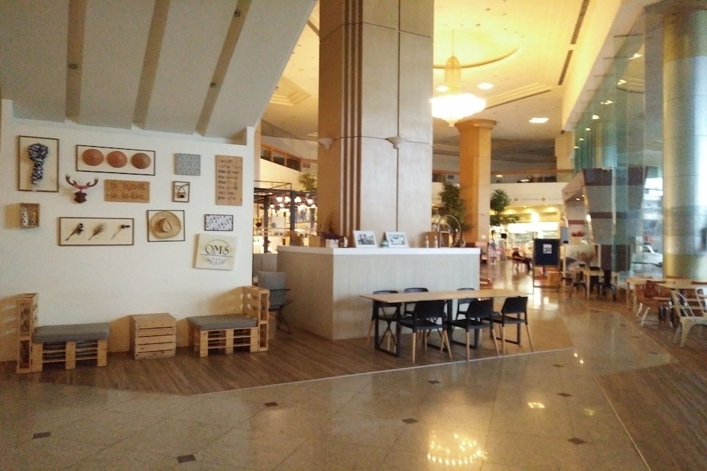Thumrin Thana Hotel 9/71