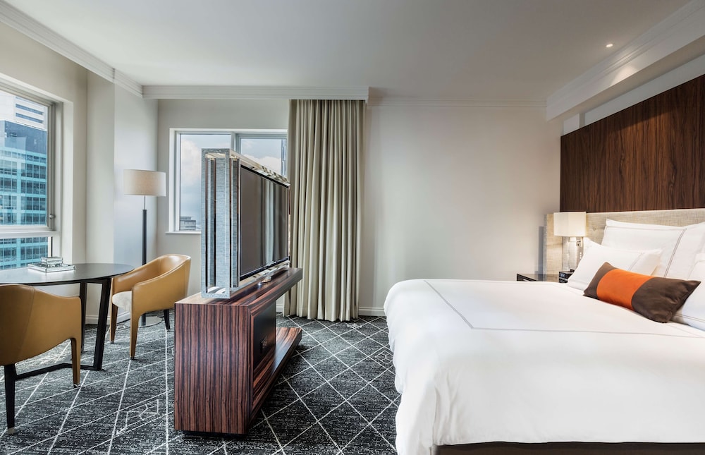 Skyline, Signature, Suite, King Bed, Club Lounge Access