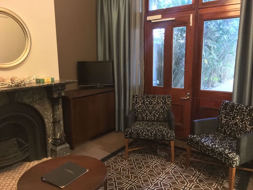 AVONMORE ON THE PARK BOUTIQUE HOTEL 32/39