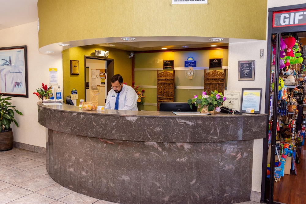 Days Inn & Suites By Wyndham Artesia 7/37
