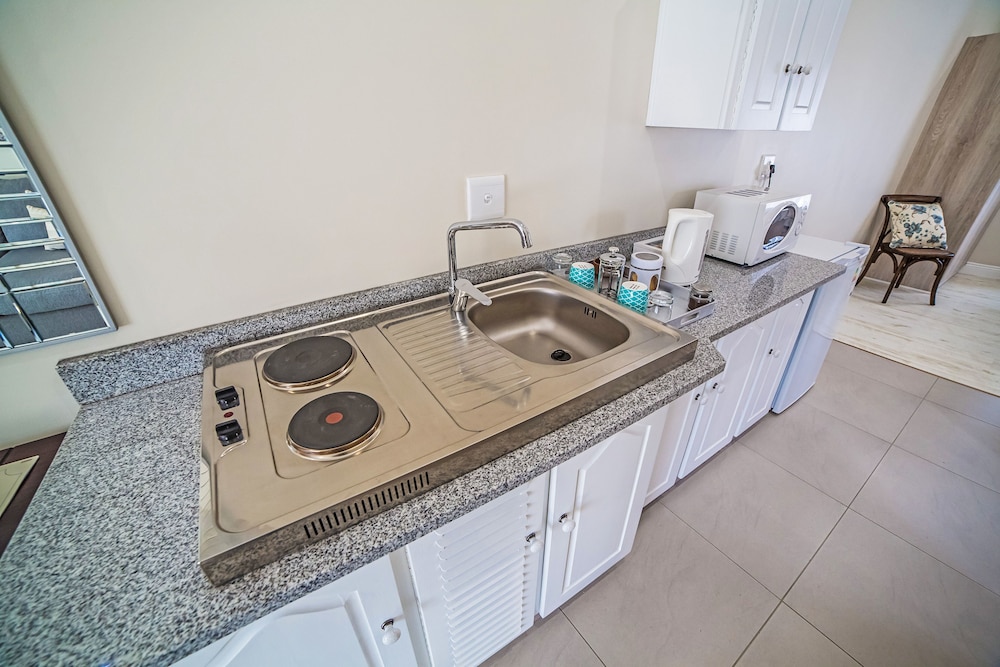 Annvilla Guesthouse 48/50
