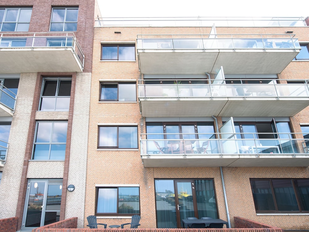 BizStay Harbour Scheveningen Apartments 1/50