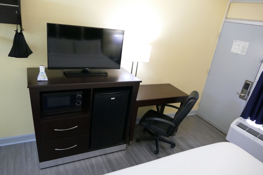 Days Inn by Wyndham Muscle Shoals 28/32