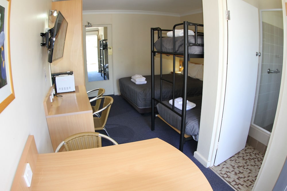 Townhouse Motel Cowra 38/56