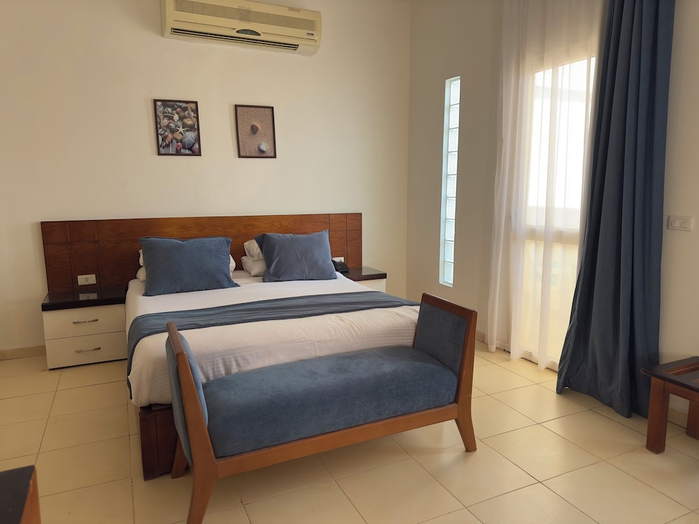 Elaria Hotel 23/68