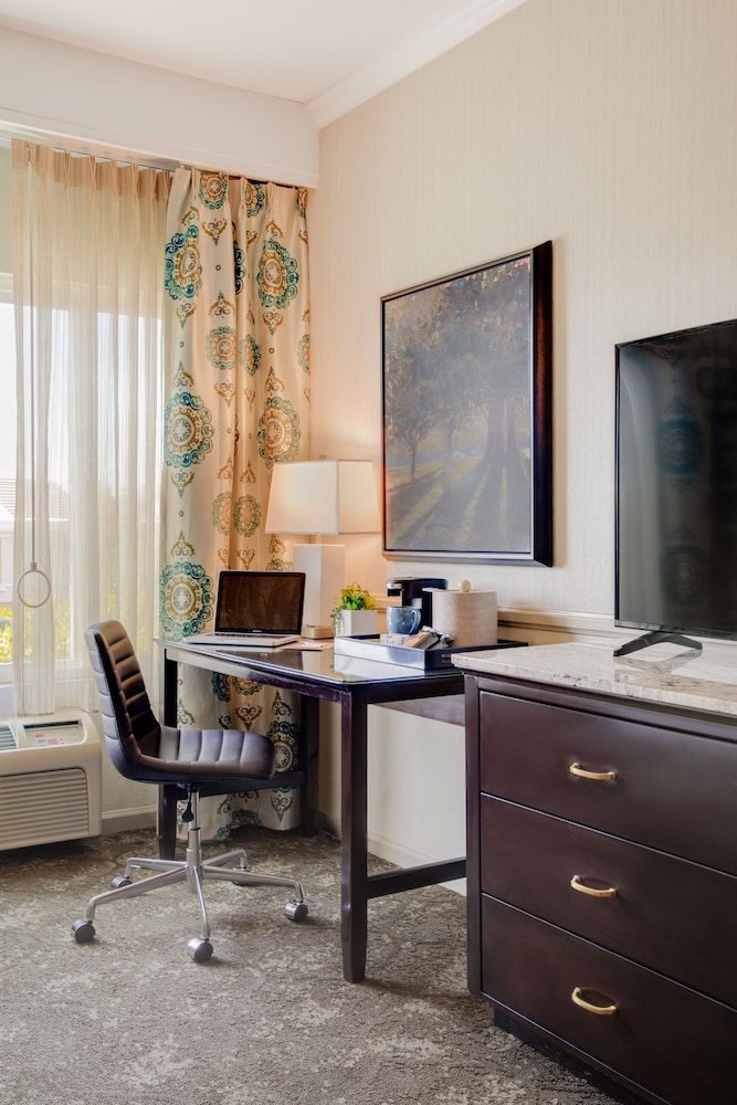Ayres Inn Corona East 39/46