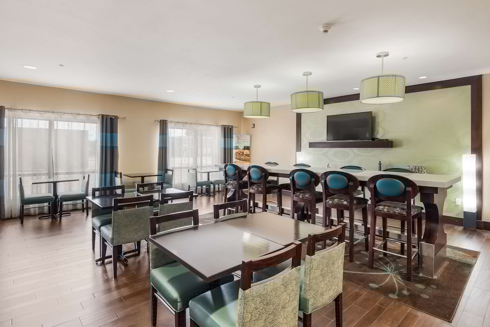 Quality Inn & Suites Quincy - Downtown 36/45