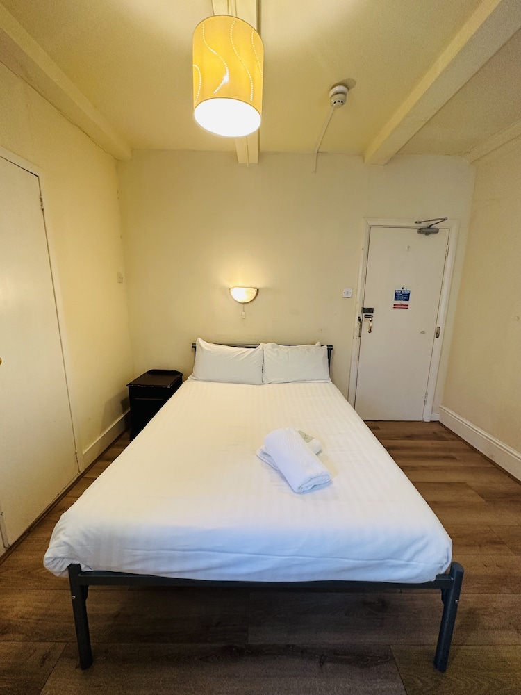 ROOM, DOUBLE BED