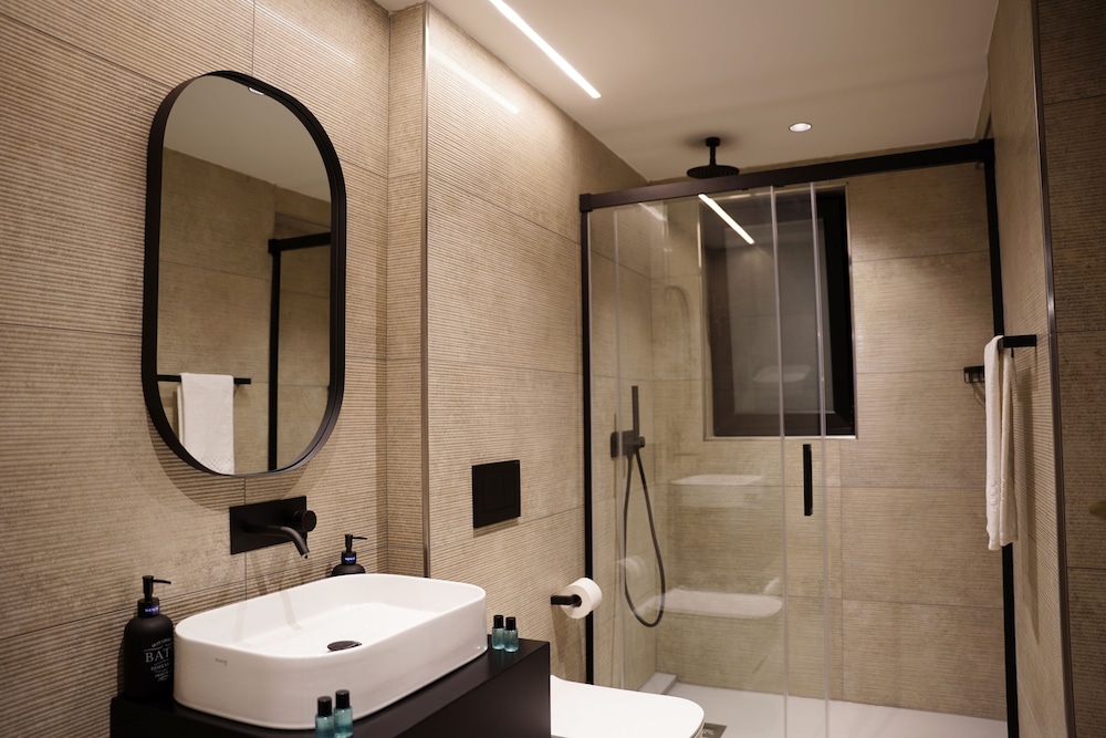 غرفة ديلوكس بسرير كوين بإطلالة على البحر، The Londoner Hotel Sliema 6/6