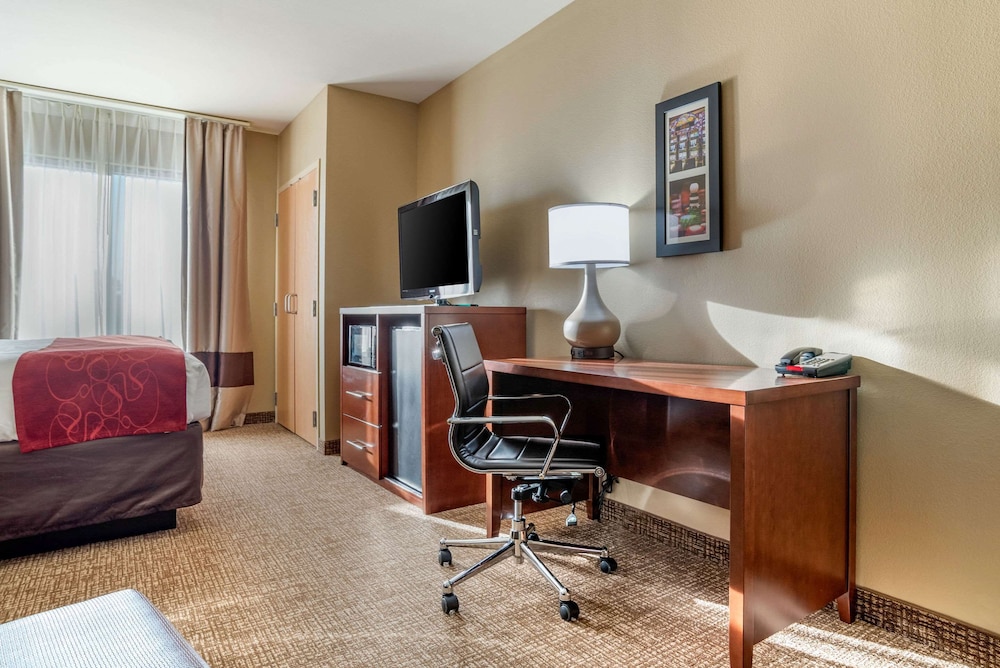 Comfort Suites Gulfport Central, MS 44/49