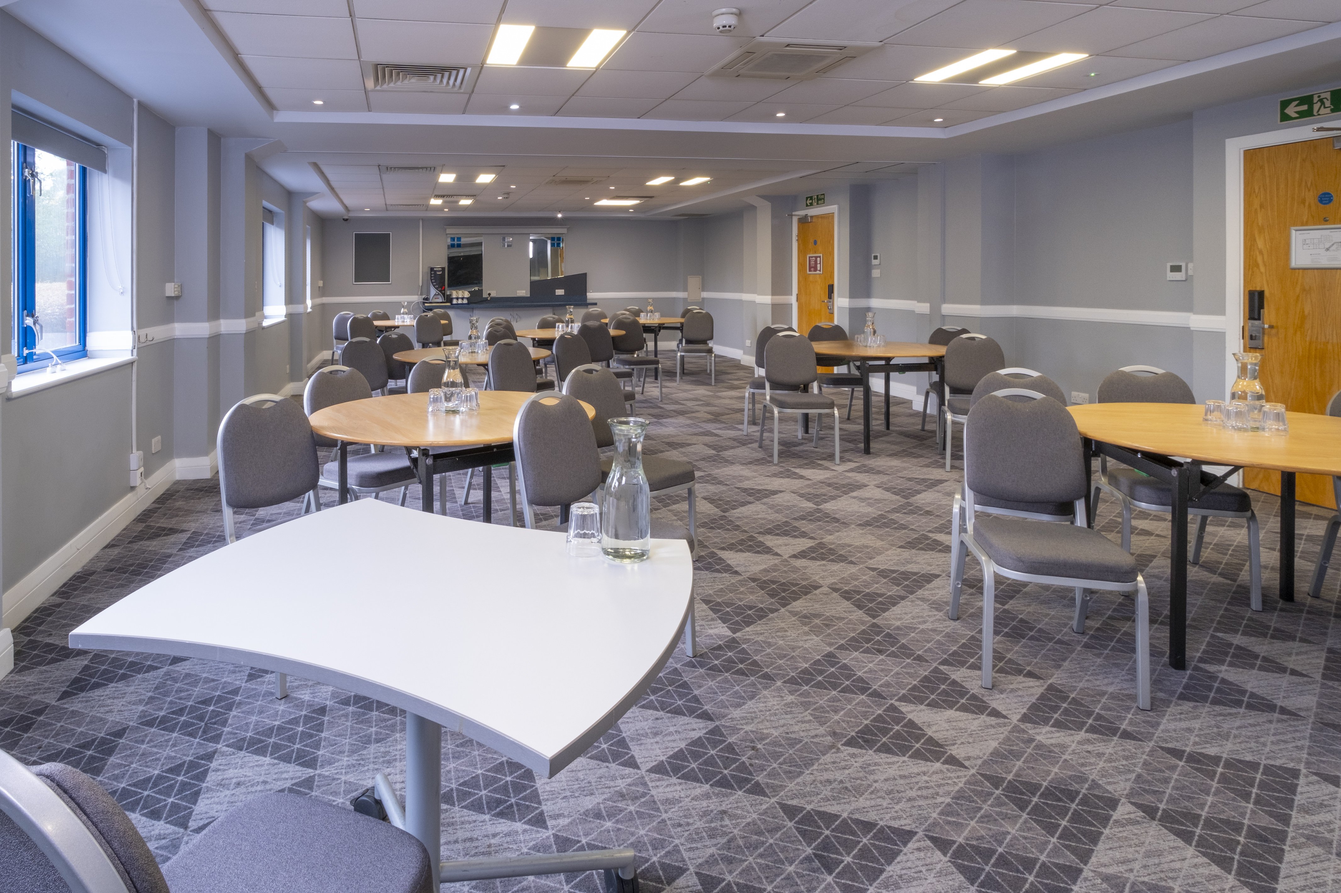 HOLIDAY INN EXPRESS BIRMINGHAM NEC 52/73