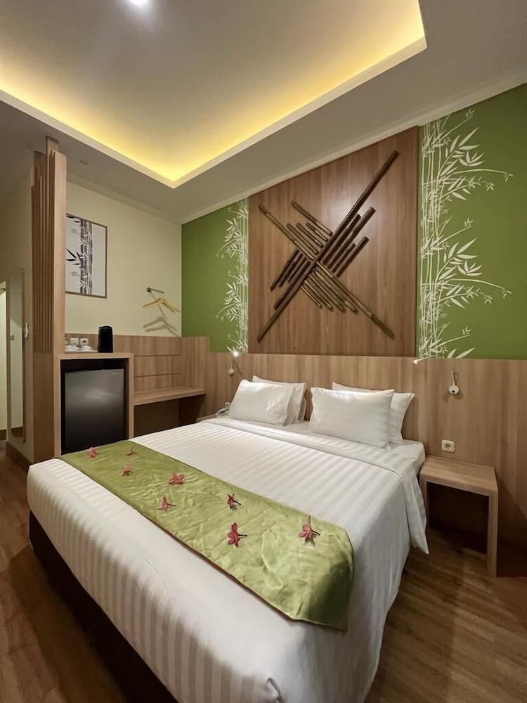Premier, King Bed, D'Bamboo Suites 5/10