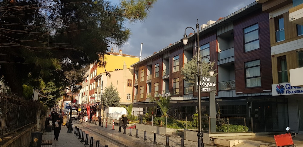 The Elegant Hotel 5/50