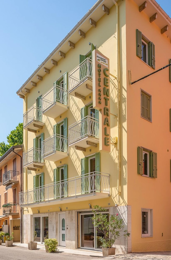 Hotel Centrale 3/50