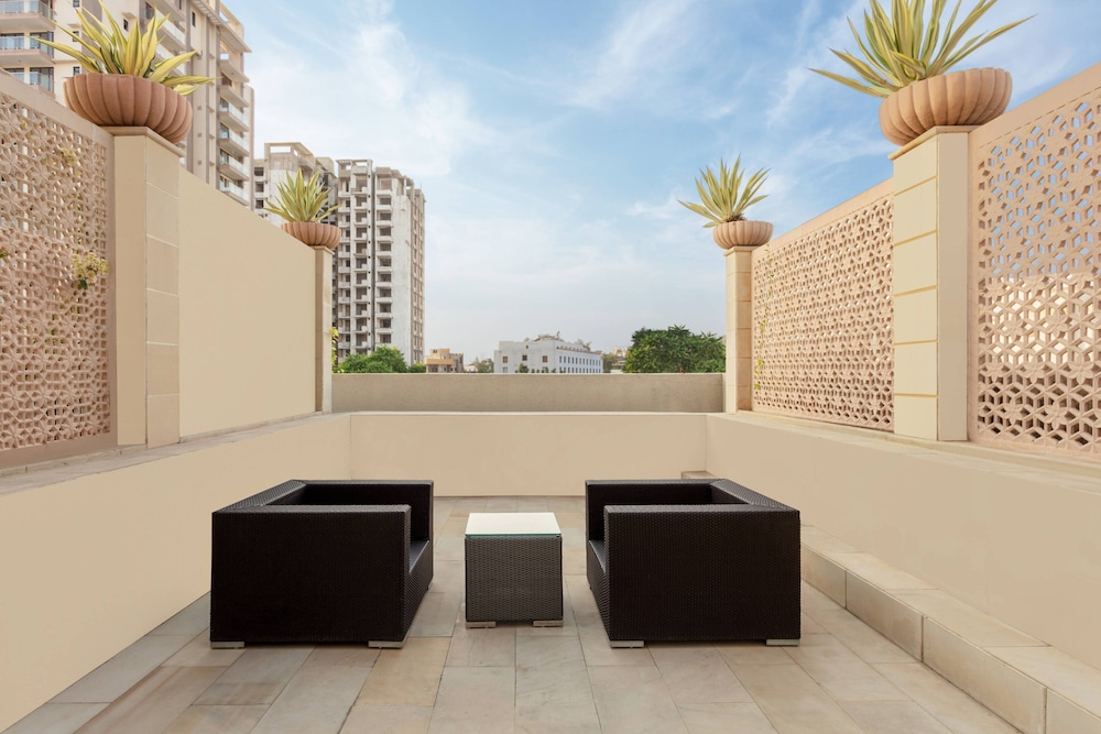Courtyard By Marriott Agra 52/72