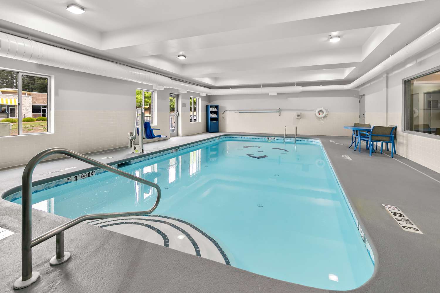 swimming pool spa