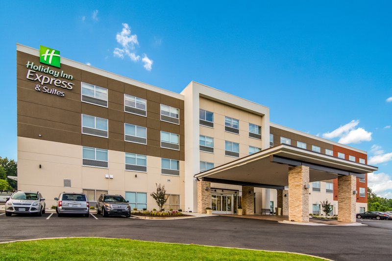 Holiday Inn Express and Suites Asheboro 33/34