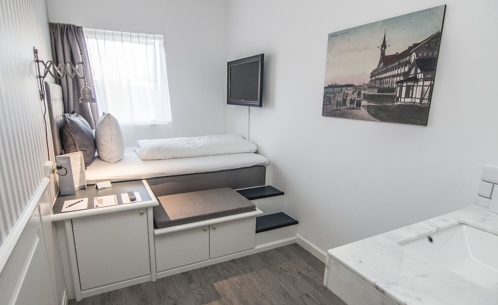 Room at Marienlyst Strandhotel, HELSINGOER