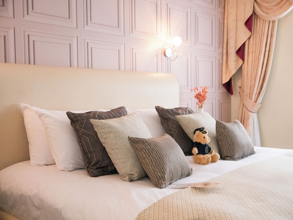 SUITE, DOUBLE BED