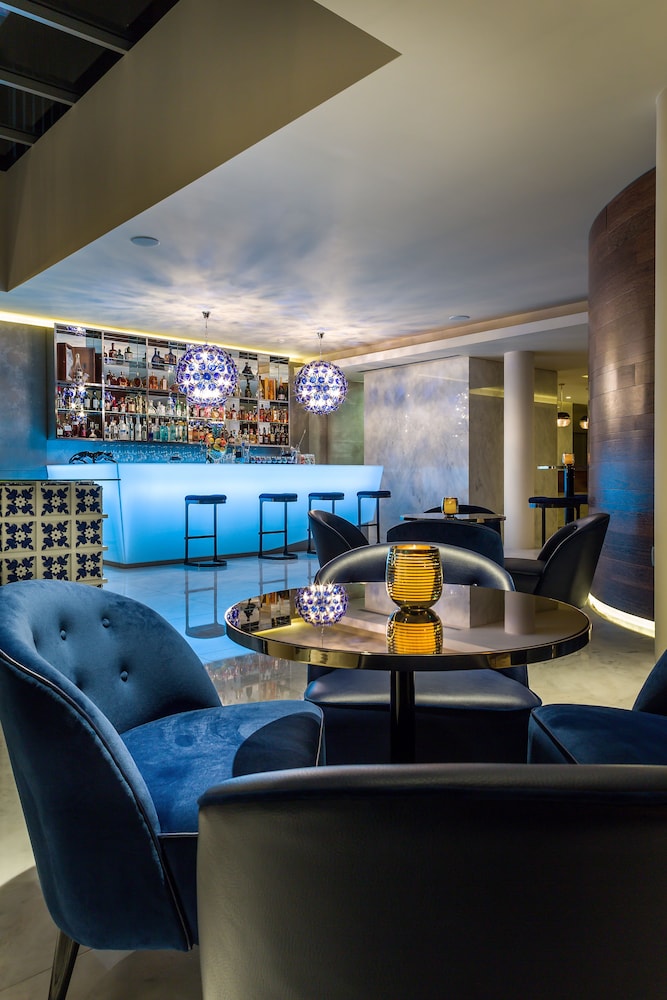4615 Hotel 43/70