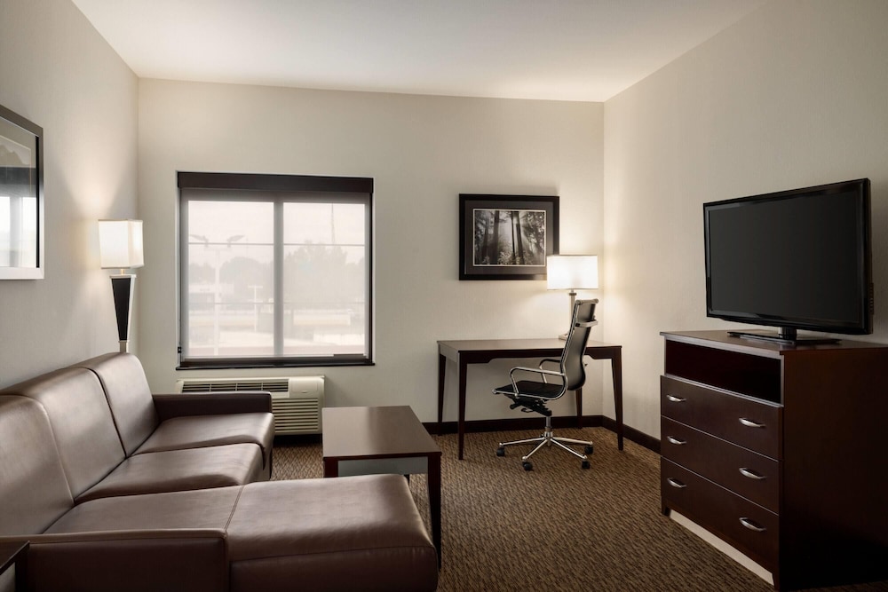 La Quinta Inn Suites By Wyndham Memphis Wolfchase 59/63