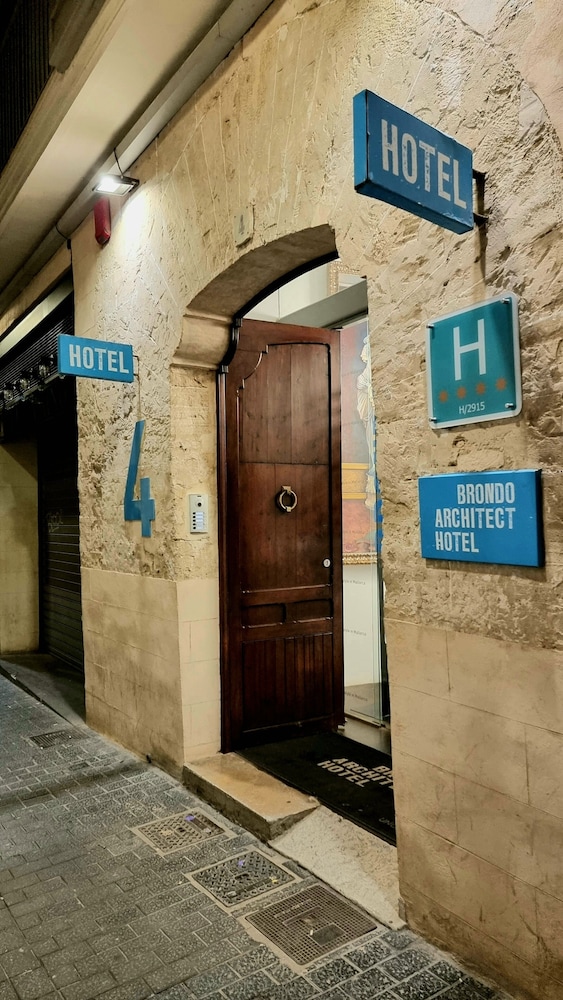 Brondo Architect Hotel 3/50
