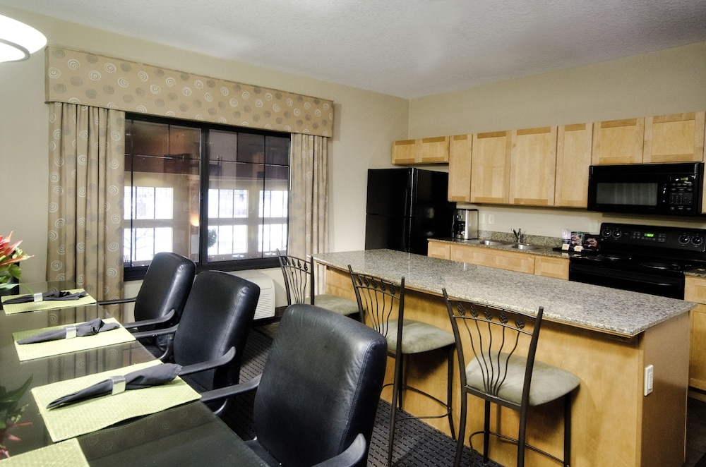 Holiday Inn Hotel Suites St Paul Ne Lake Elmo 38/80