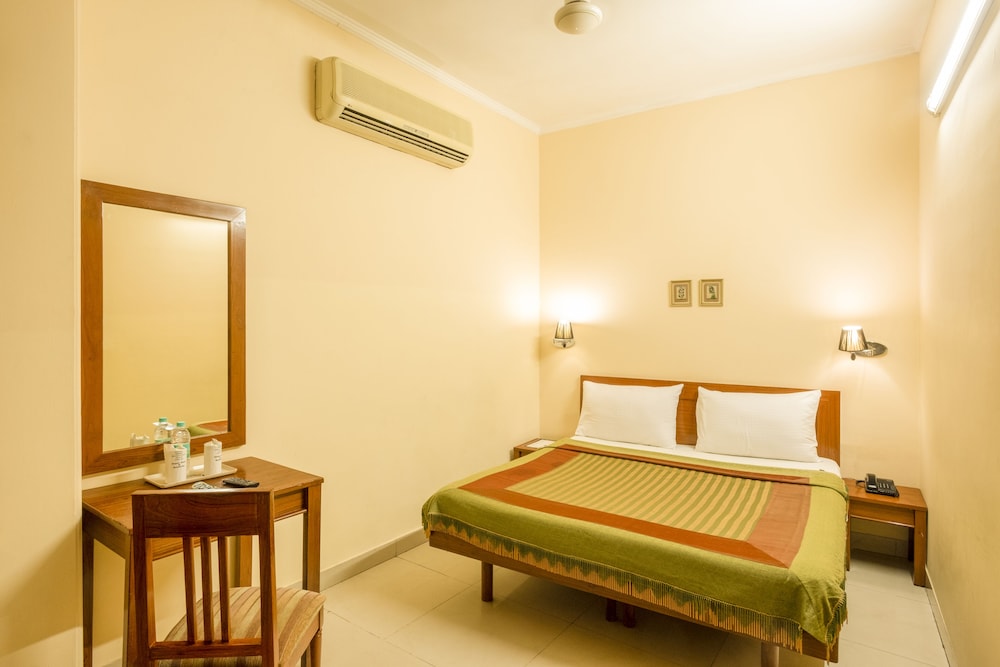 AIRPORT HOTEL. 20/56